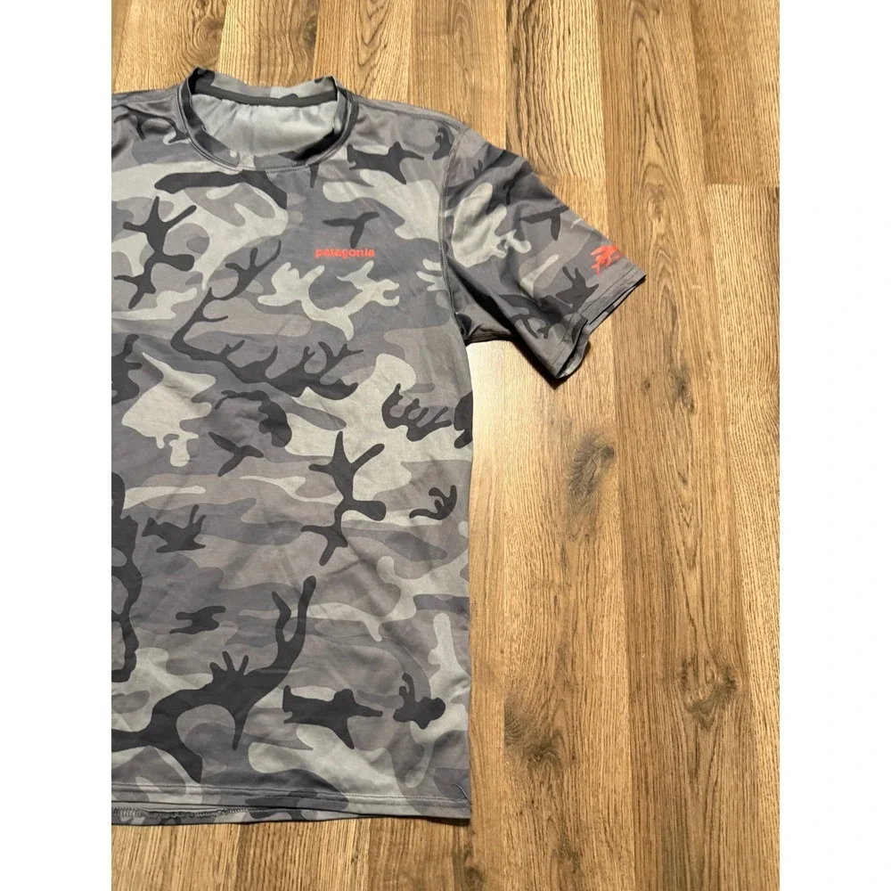 Patagonia Shirts Men Size Small Grey Short Sleeve Rash Guard Antler Print